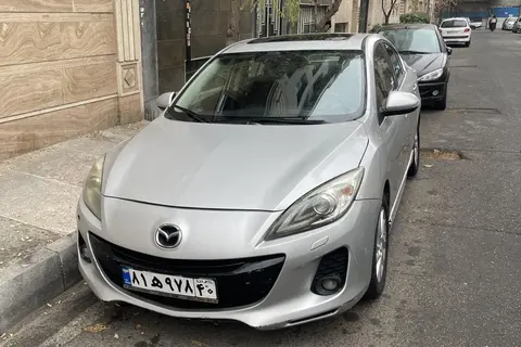 مزدا، 3 نیو صندوق دار