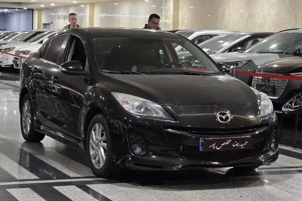 مزدا، 3 نیو صندوق دار