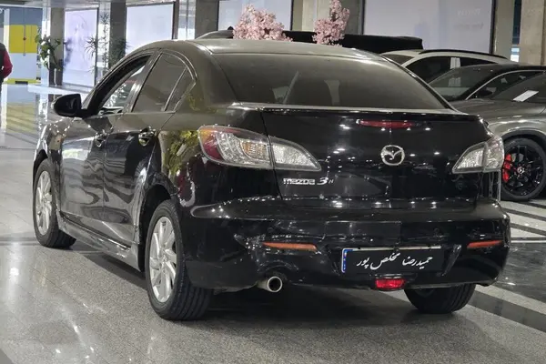 مزدا، 3 نیو صندوق دار