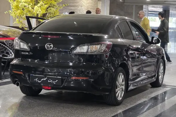 مزدا، 3 نیو صندوق دار