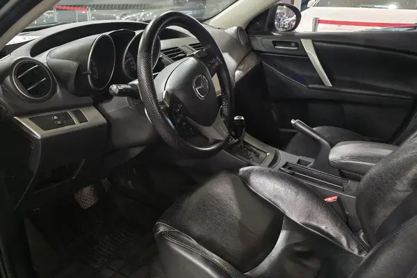 مزدا، 3 نیو صندوق دار