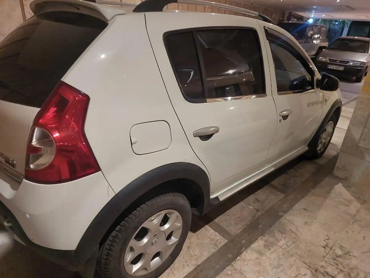رنو،  ساندرو استپ وی