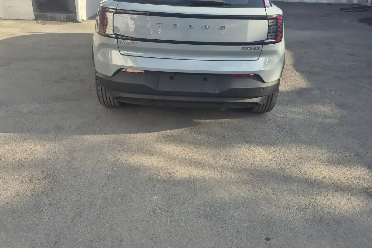 ولوو،  EX30