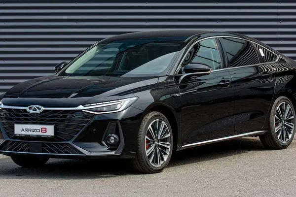 فونیکس، آریزو 8 (Z8)