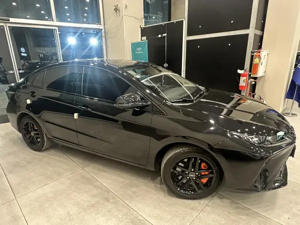 فونیکس، آریزو 6 جی تی (Z6 GT)