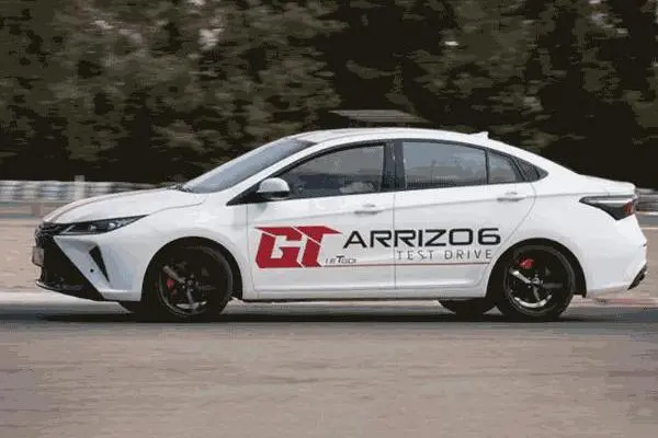 فونیکس، آریزو 6 جی تی (Z6 GT)