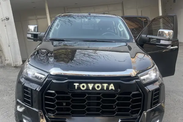 تویوتا، هایلوکس دو کابین