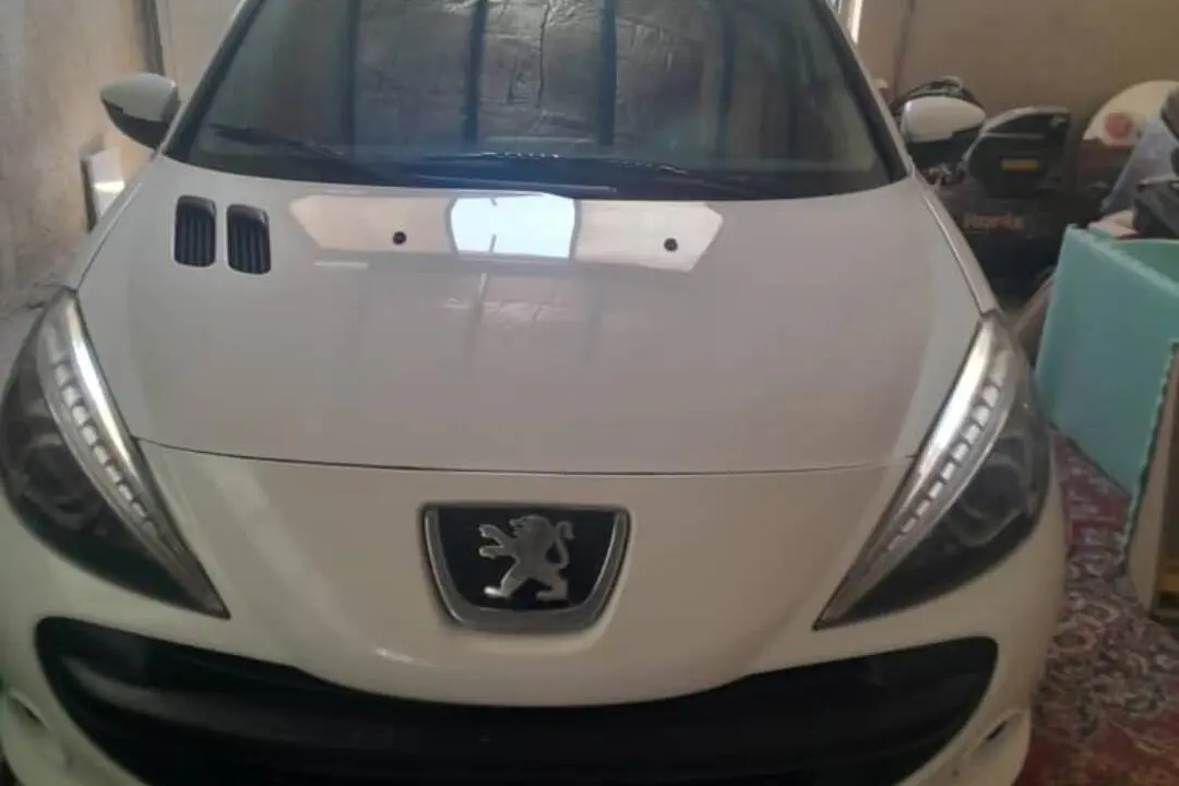 پژو،  207