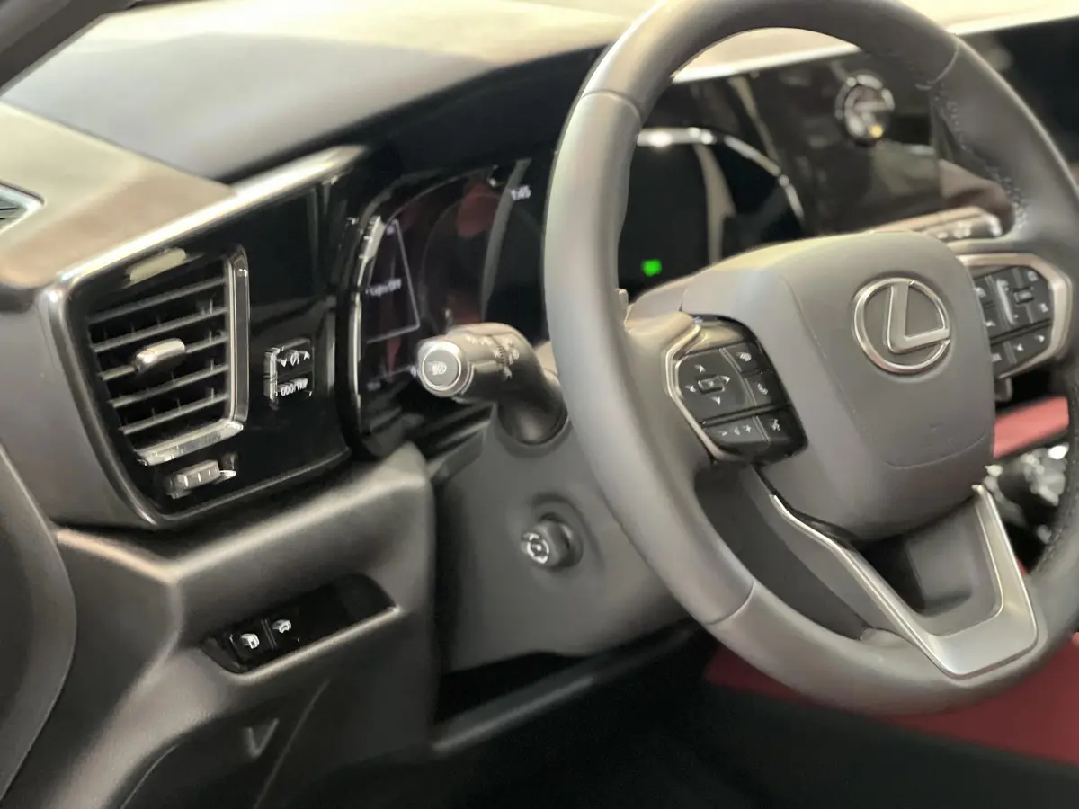 لکسوس،  NX