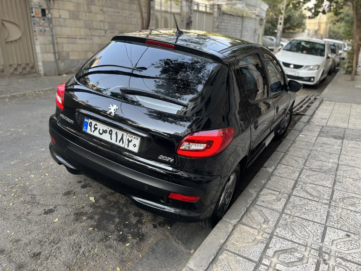 پژو،  207