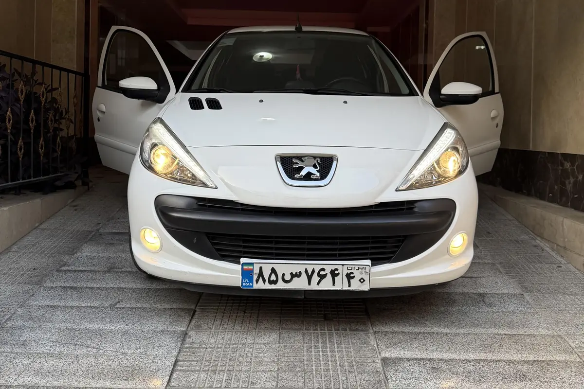 پژو،  207