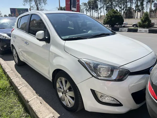 هیوندای  i20