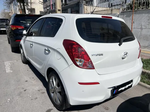 هیوندای  i20