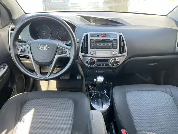 هیوندای  i20