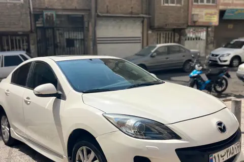 مزدا، 3 نیو صندوق دار