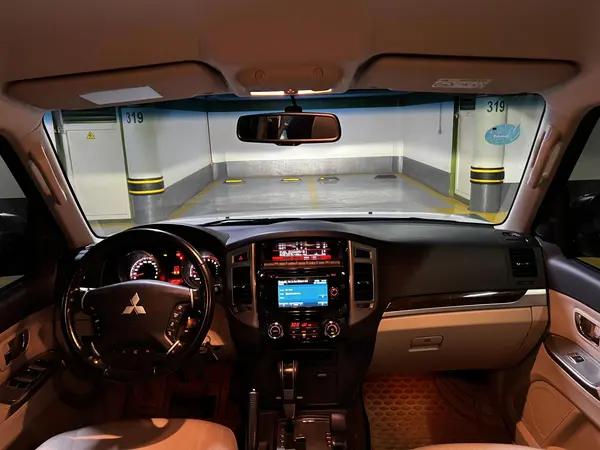 میتسوبیشی، پاجرو چهار در