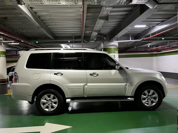 میتسوبیشی، پاجرو چهار در