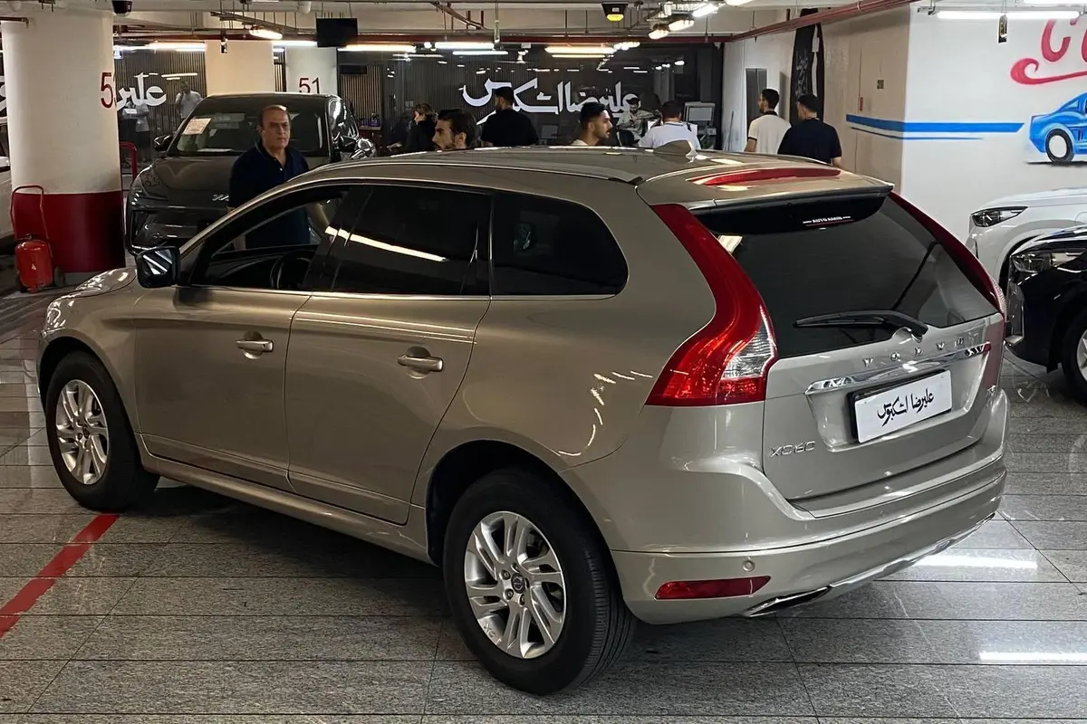 ولوو،  XC60