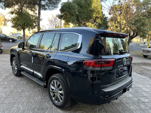 تویوتا، لندکروز چهار در