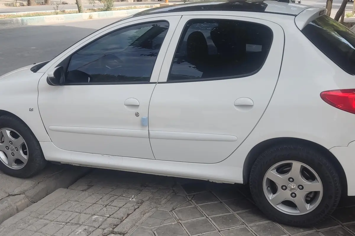 پژو،  207