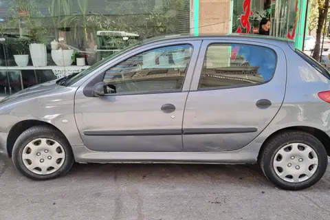 پژو، 206