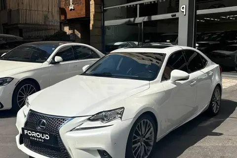 لکسوس، IS