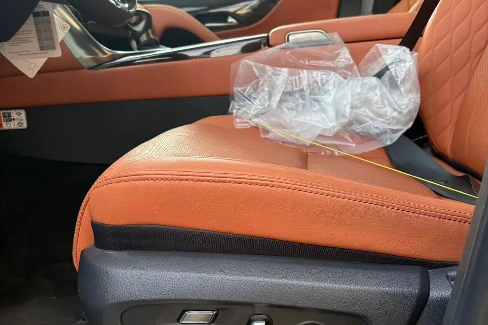 لکسوس،  LX
