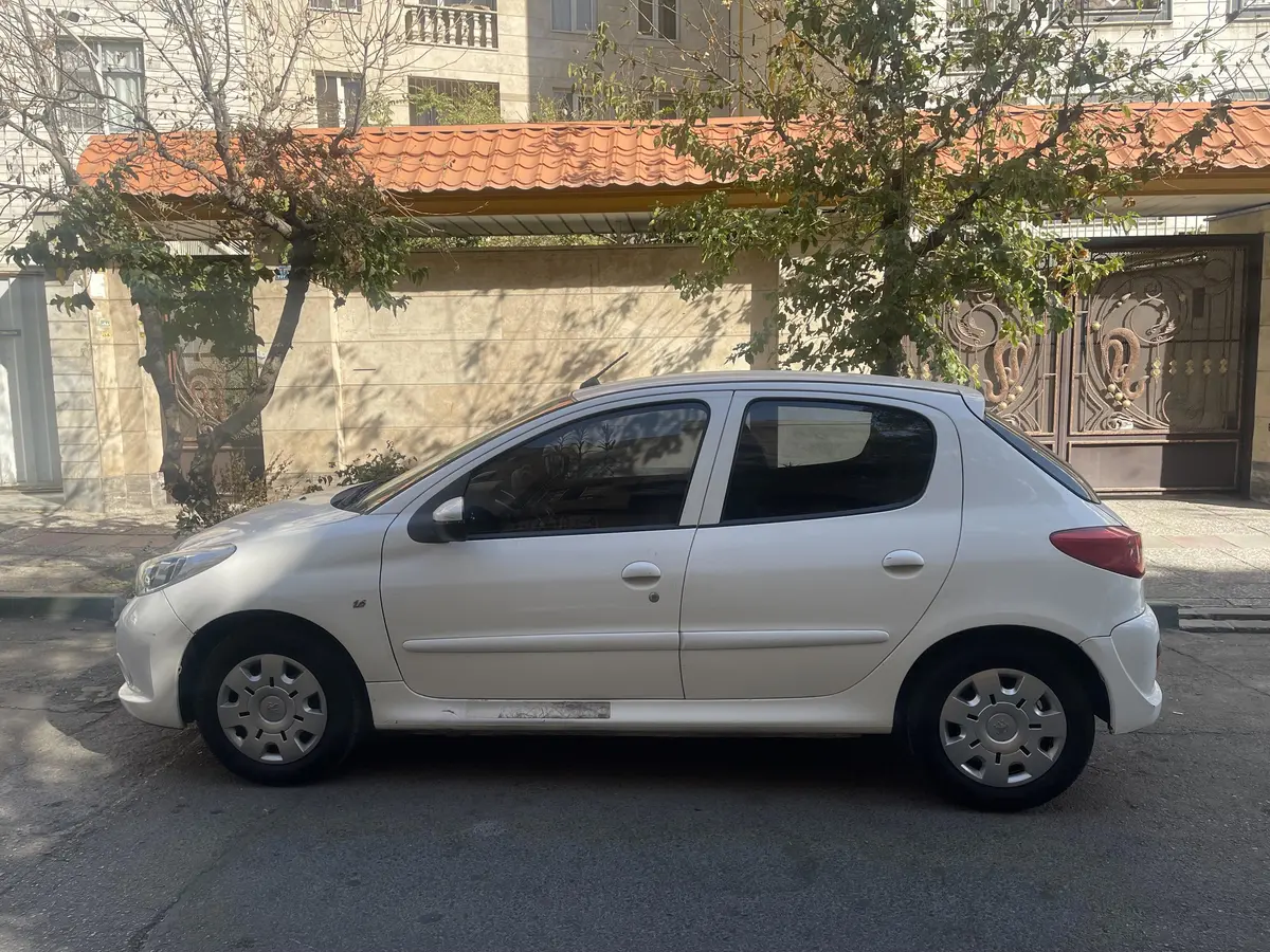 پژو،  207