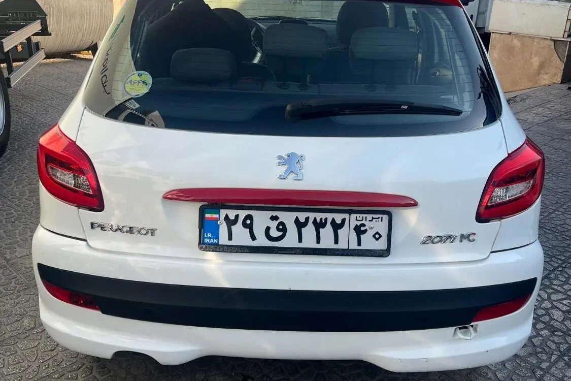 پژو،  207