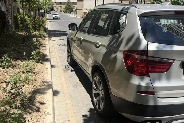 ب ام و  X3