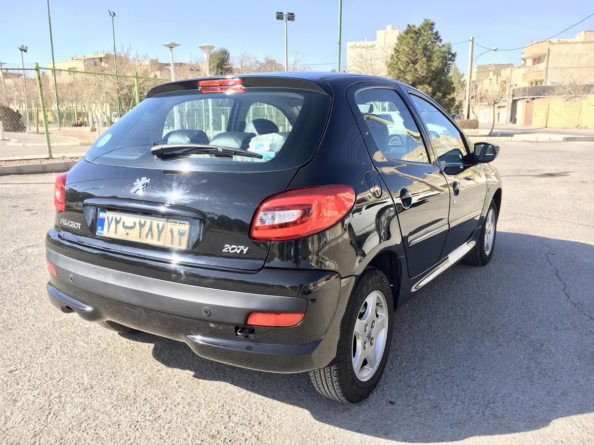 پژو،  207