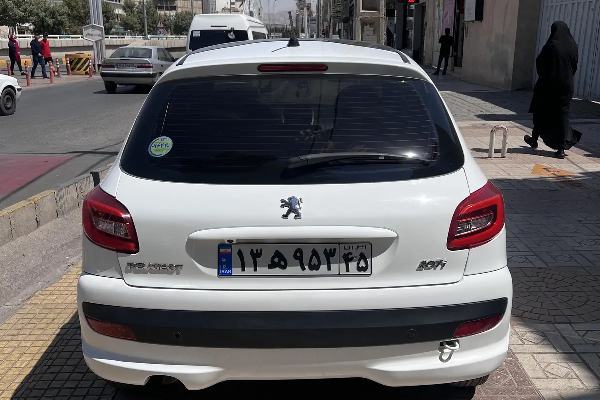 پژو،  207