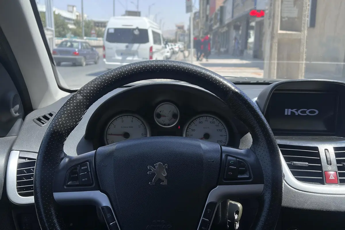 پژو،  207