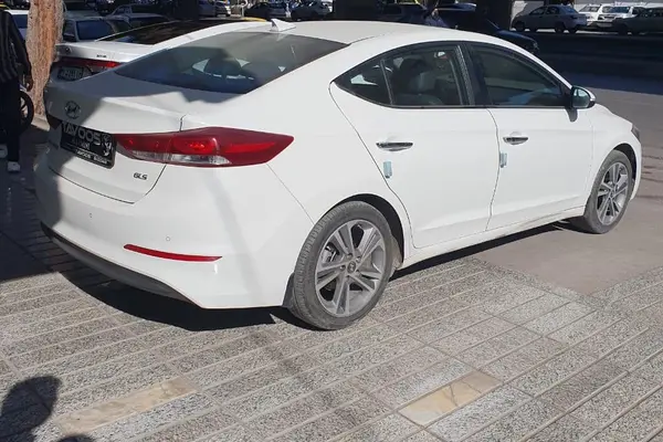 هیوندای، النترا