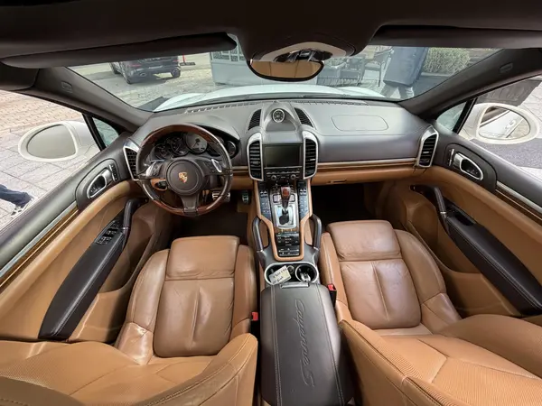 پورشه، کاین