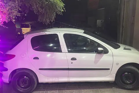 پژو، 206