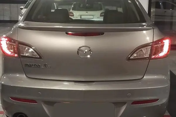 مزدا، 3 نیو صندوق دار