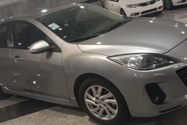 مزدا، 3 نیو صندوق دار