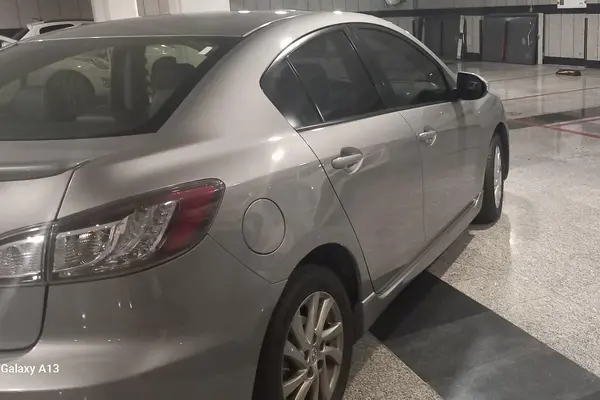 مزدا، 3 نیو صندوق دار