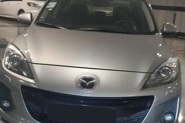 مزدا، 3 نیو صندوق دار