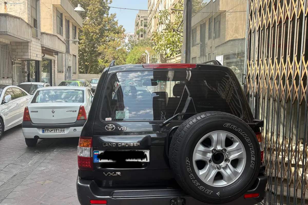 تویوتا،  لندکروز چهار در