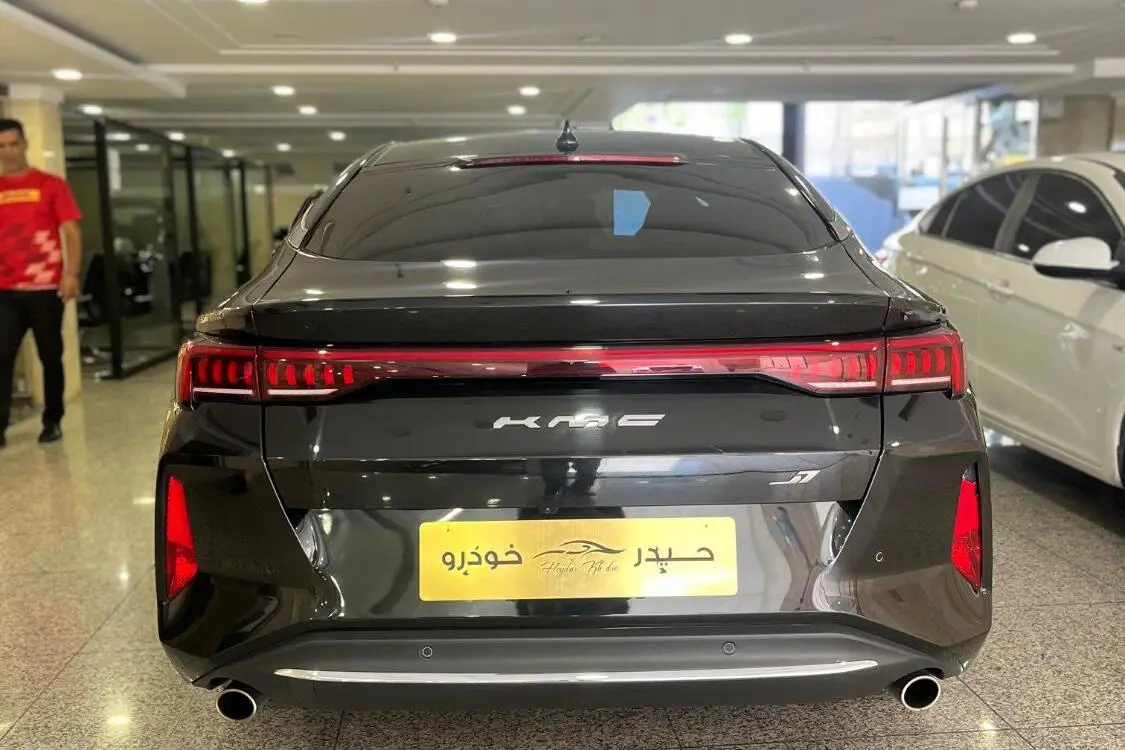 کی ام سی،  J7