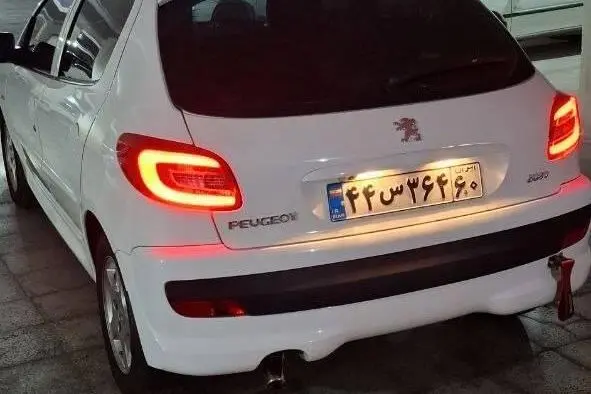 پژو،  207