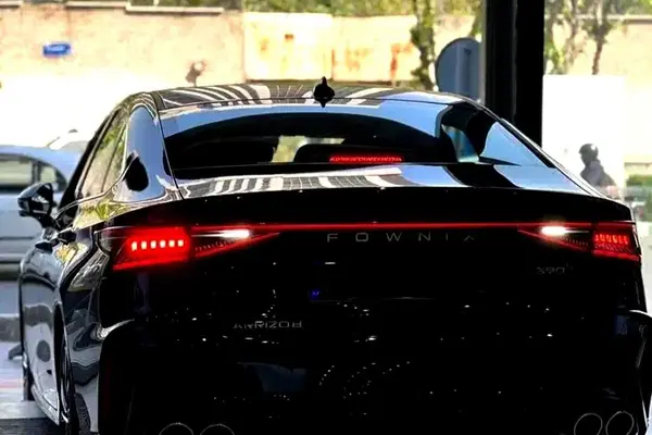 فونیکس، آریزو 8 (Z8)