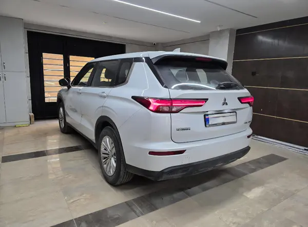 میتسوبیشی، اوتلندر