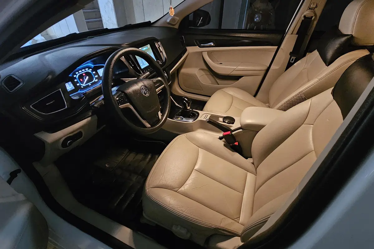 ام جی،  360