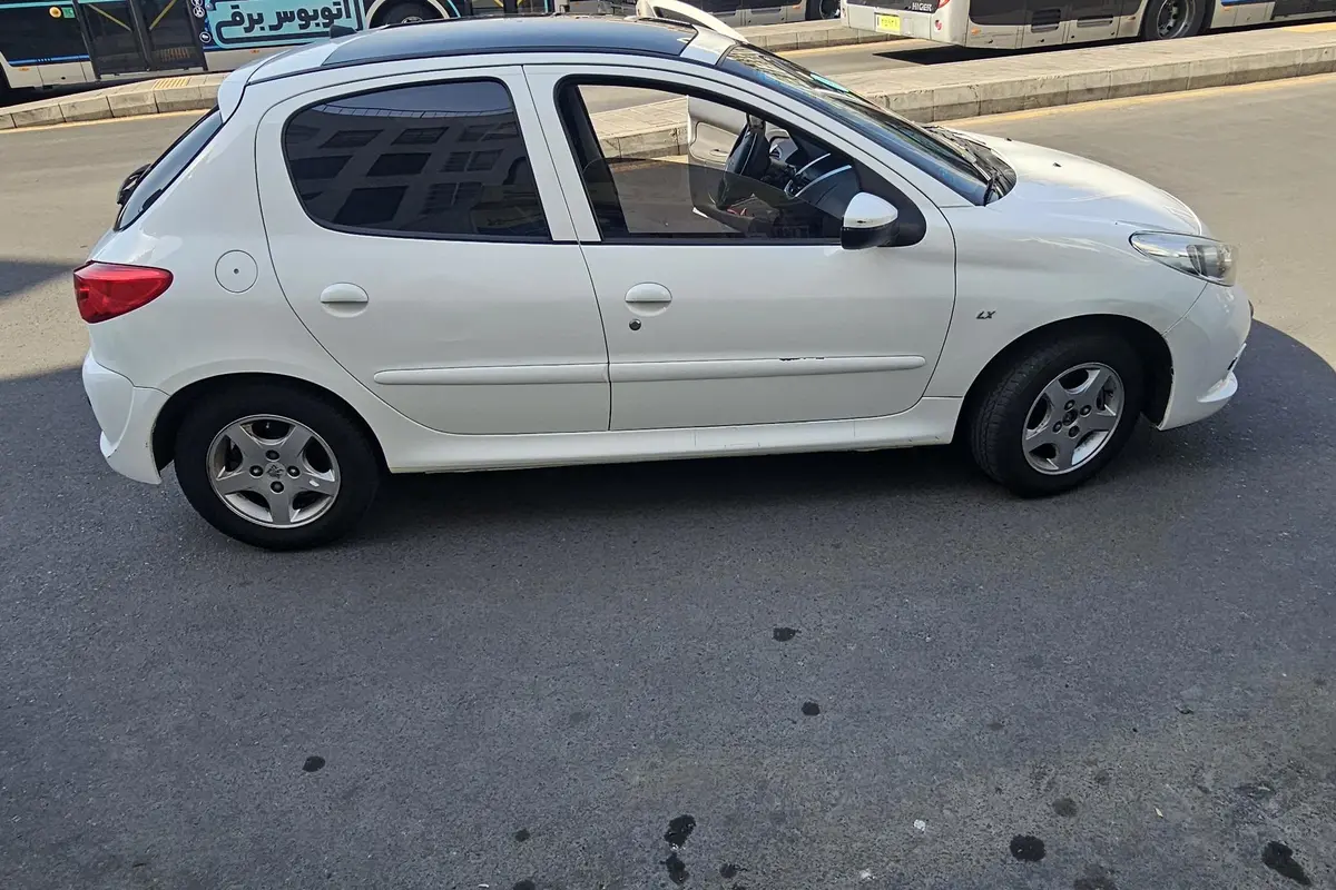 پژو،  207