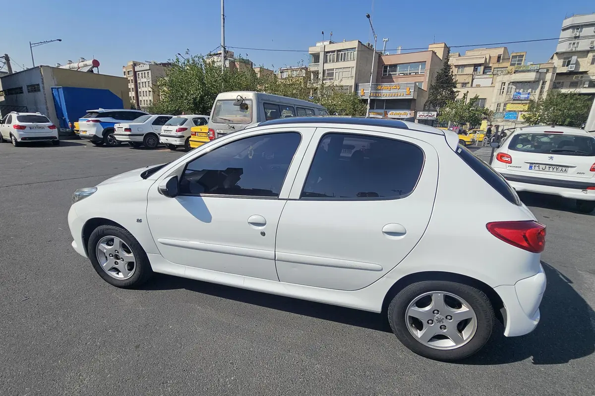 پژو،  207