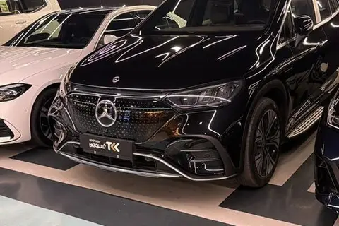 بنز، EQE SUV