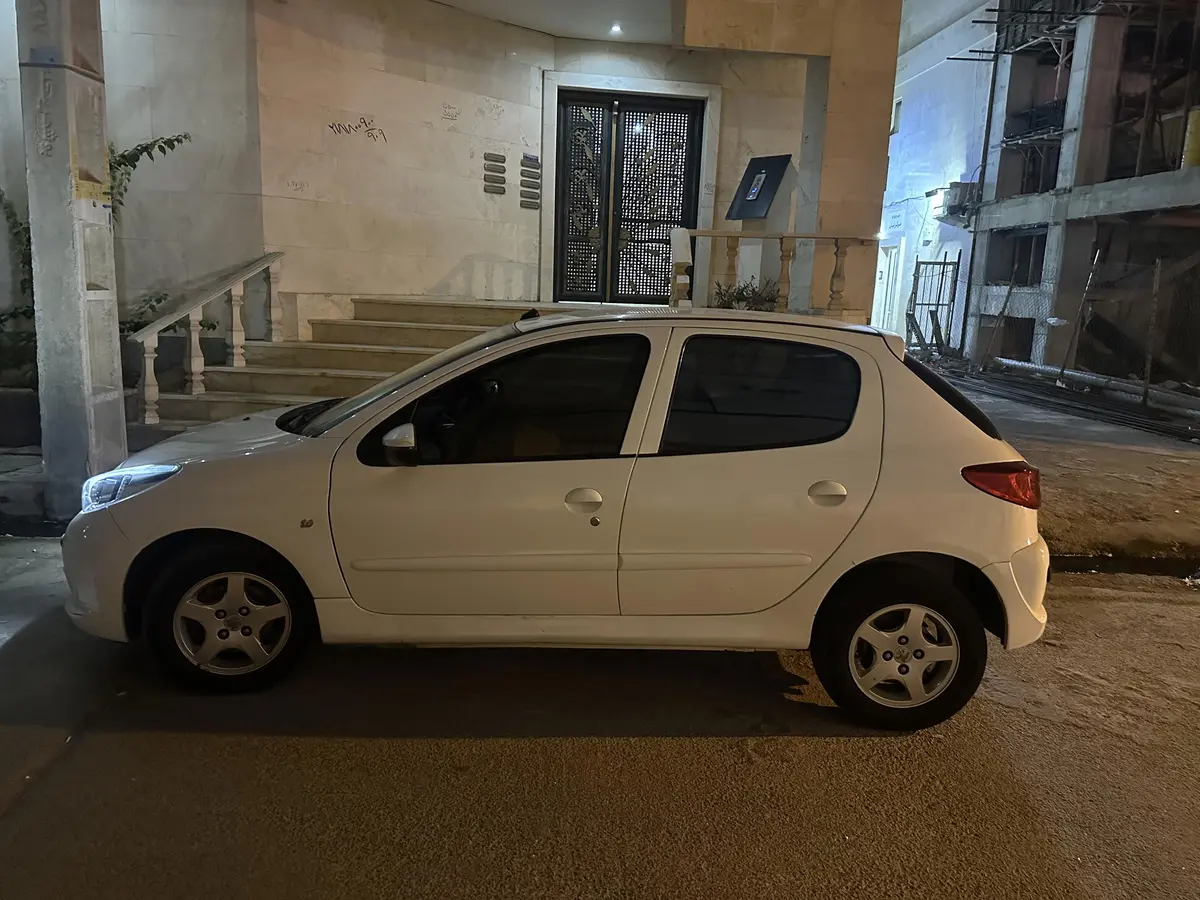 پژو،  207